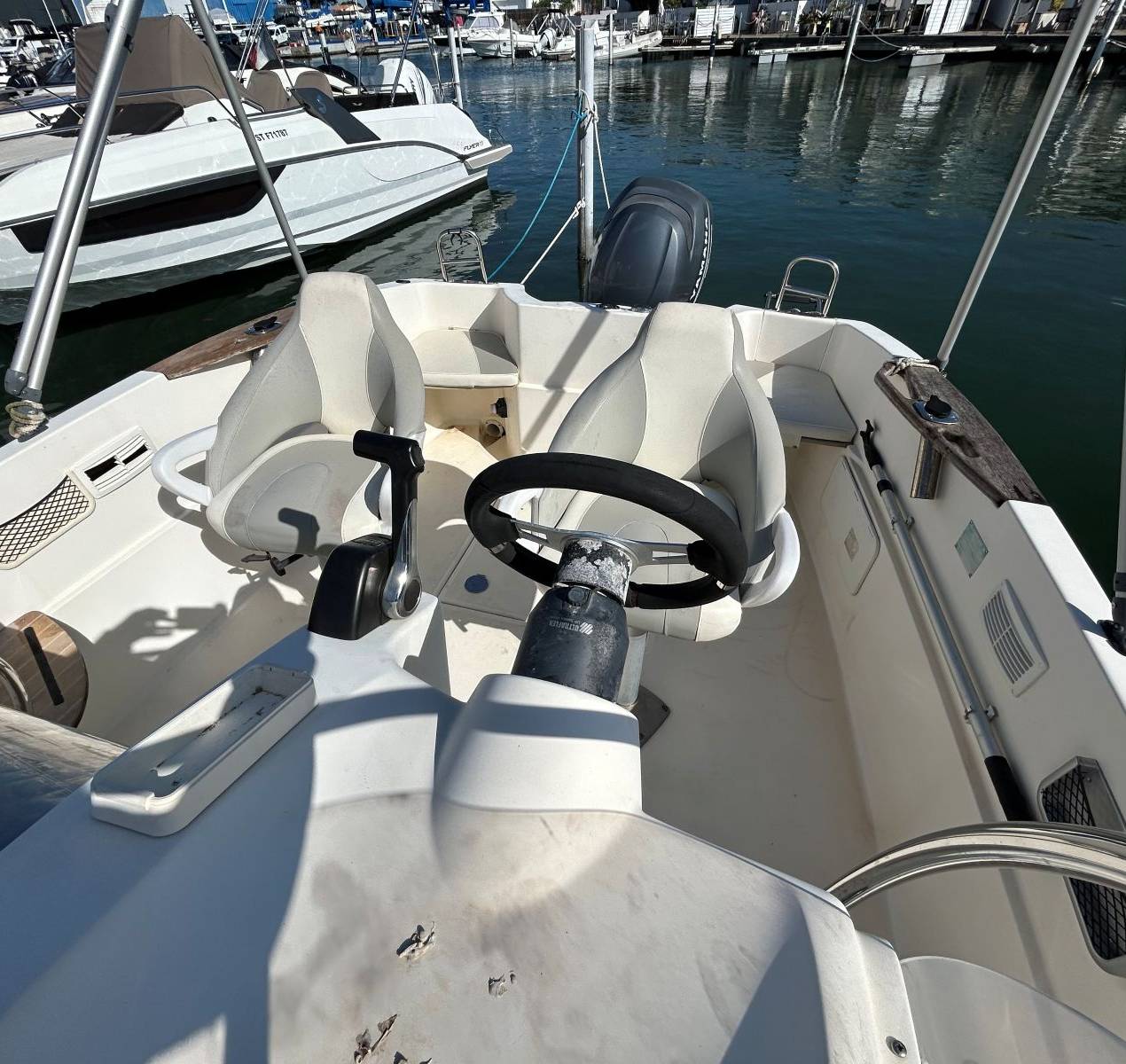 QUICKSILVER - 635 COMMANDER WALKAROUND à vendre